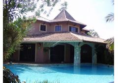 Executive Mansion For A Discriminating Buyer