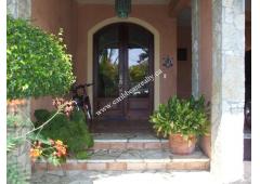 Executive Mansion For A Discriminating Buyer