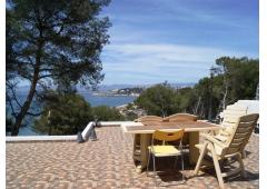 BEAUTIFUL HOUSE FOR SALE IN FRONT OF THE SEA