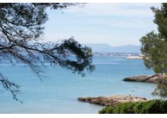 BEAUTIFUL HOUSE FOR SALE IN FRONT OF THE SEA