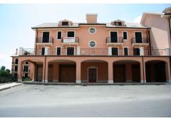 Building for residential use or offices