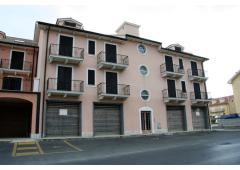 Building for residential use or offices