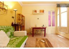 Quite, beautiful and renovated apartment in between Paseo de Gracia and Sagrada Familia