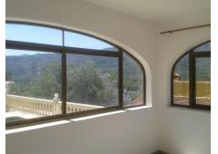 Beautiful 5 Bedroom 2 Bathroom Villa with Private Pool & Parking