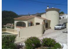 Beautiful 5 Bedroom 2 Bathroom Villa with Private Pool & Parking