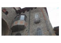 Beautiful Elegant Castle in 1300, in Italy, excellent condition