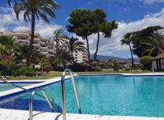 Fully furnished 2 Bedroom - 2 Bathroom Middle Floor Apartment in Atalaya Golf - Marbella