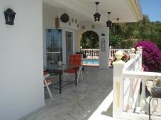 Four bed detached villa