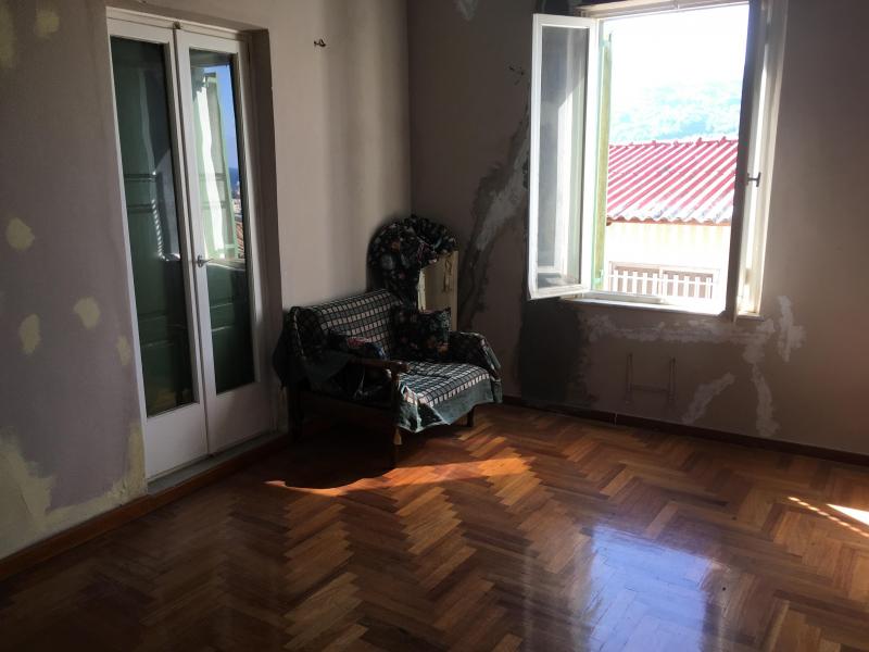 SEMIDETACHED HOUSE AND ITS SMALL YARD NEO KARLOVASI » Property Sales,Rent Listing Houses