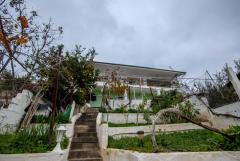 Villa with sea view and rental potential