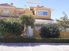 Superb quasi-semi, walking distance to the beach and communal swimming pool