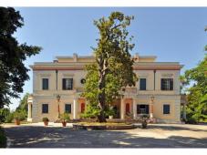 Ground floor apartment with a private terrace in the heart of Corfu