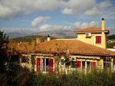 DETATCHED HOUSE WITH 3 FLOORS NEAR BEACHES AND SHOPPING MALLS