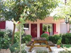 DETATCHED HOUSE WITH 3 FLOORS NEAR BEACHES AND SHOPPING MALLS