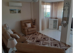Superb quasi-semi, walking distance to the beach and communal swimming pool