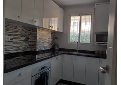 Superb quasi-semi, walking distance to the beach and communal swimming pool