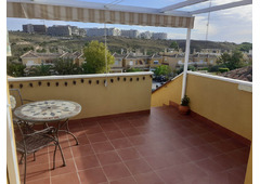 Superb quasi-semi, walking distance to the beach and communal swimming pool