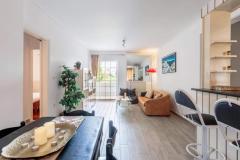 Apartment on a prime location in Voula